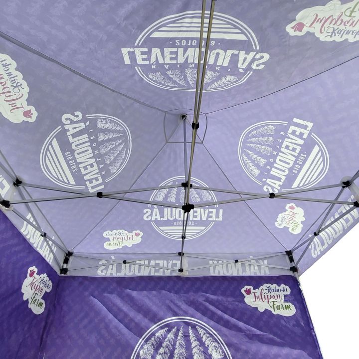 Wodoodporny namiot imprezowy z ochroną przed niekorzystnymi warunkami pogodowymi